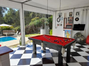 Casa para relaxar, estilosa e privativa
